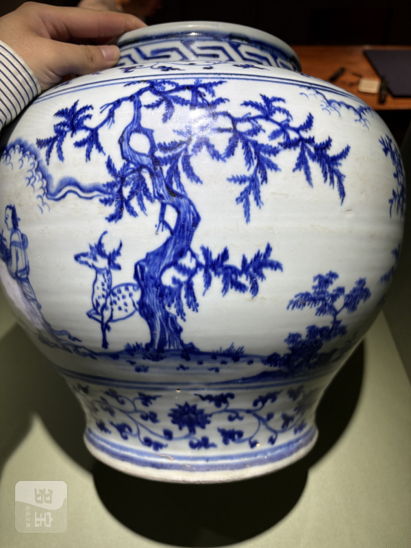 明早期 青花缠枝花卉三清对弈图大罐 - 图7